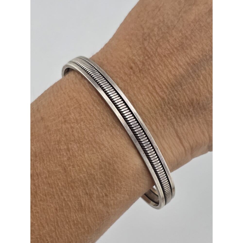 NATIVE AMERICAN STERLING SILVER CUFF BRACELET SIGNED T